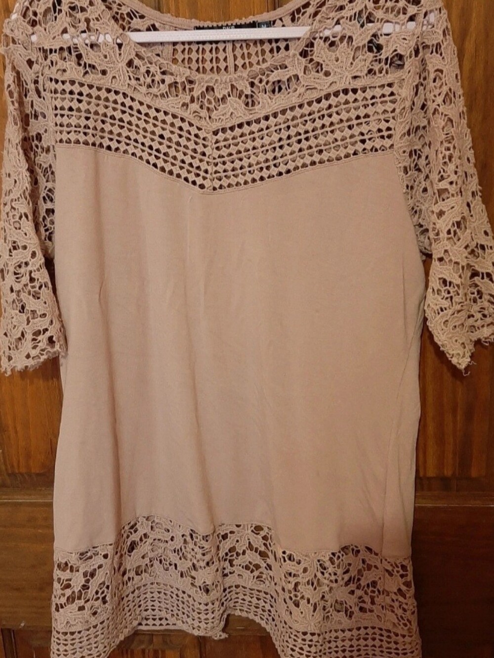 BKE Pale Blush Pink Crochet Lace Short Sleeve Tunic Top Back Slit M